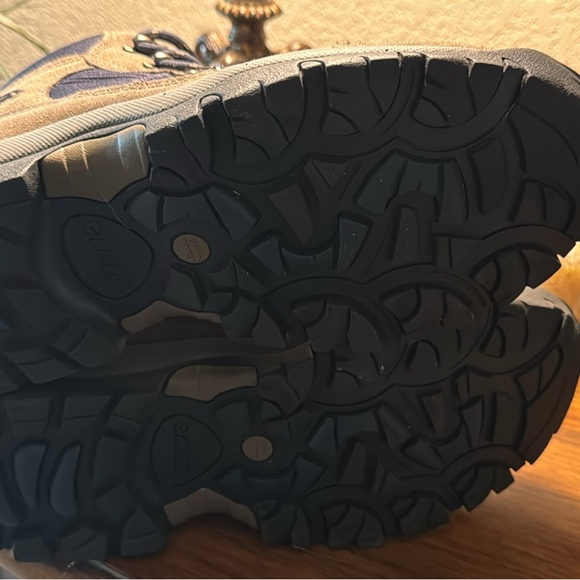 Hi Tek Hiking boots-rarely worn, excellent condition. - Picture 5 of 6